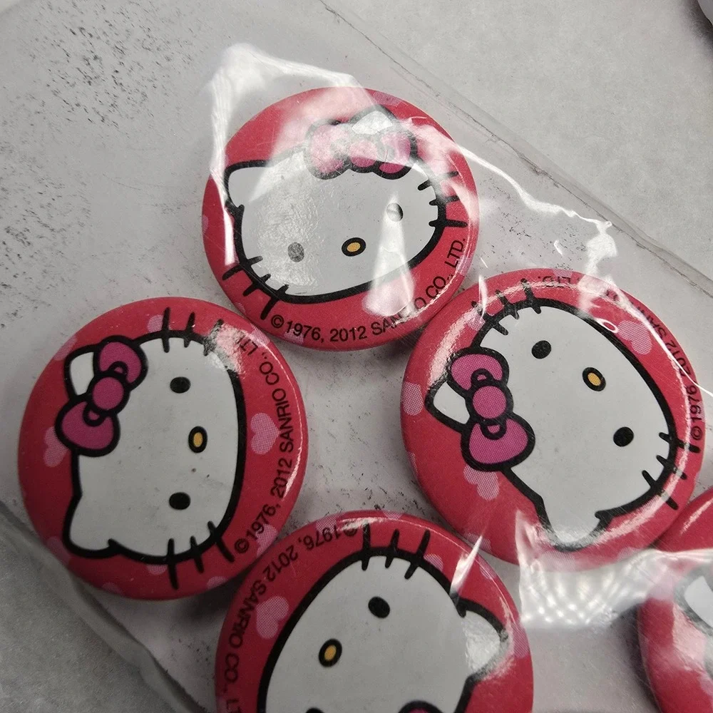 Hello Kitty Mini Purse Tin Box Bead Handle Button Magnets Sanrio 2010 2012